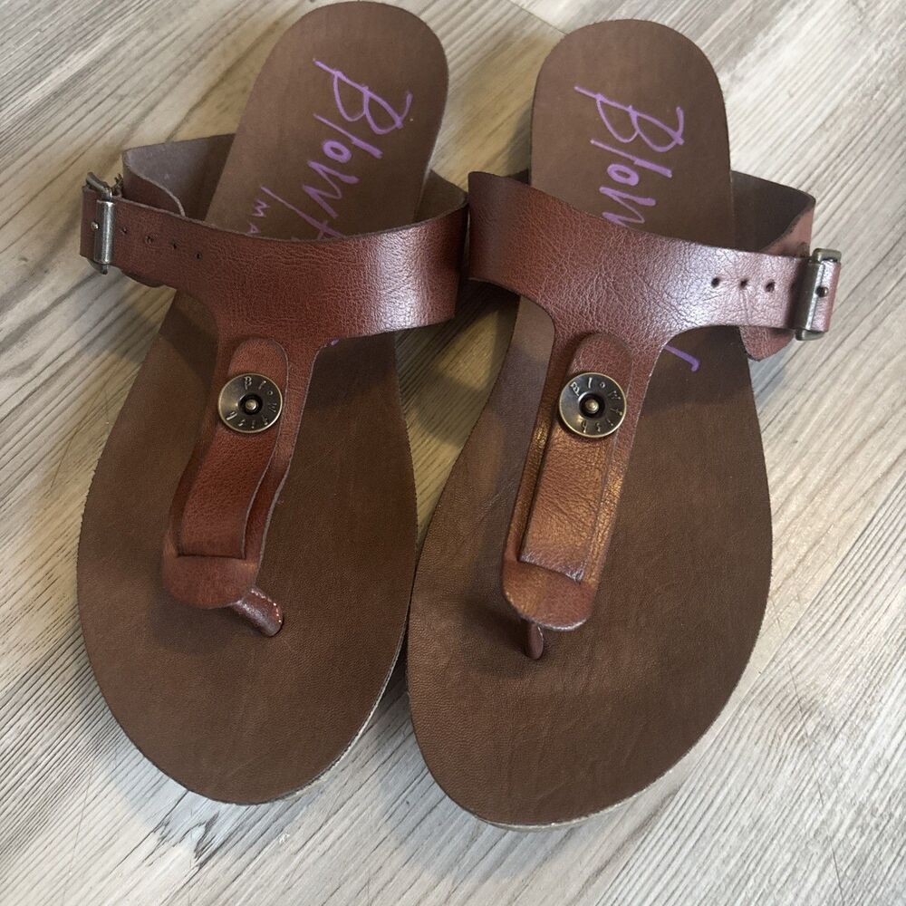 Blowfish Malibu Flip Flops Women's T-Strap Thong Sandals Brown Buckle 8.5